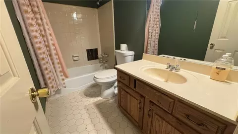 Bath - 4291 Farmbrook Ln NE, Kennesaw, GA 30144 photo 7 of 7