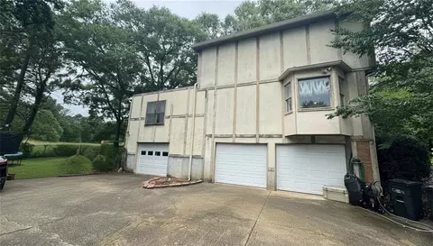 Exterior - 4291 Farmbrook Ln NE, Kennesaw, GA 30144 photo 2 of 8