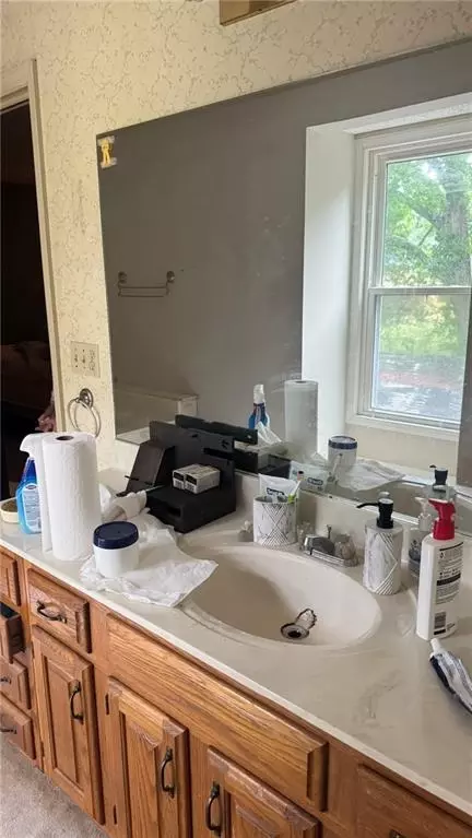Bath - 4291 Farmbrook Ln NE, Kennesaw, GA 30144 photo 6 of 7