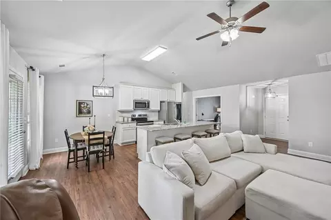 Entry Way - 308 Katie Ln, Commerce, GA 30529 photo 6 of 20