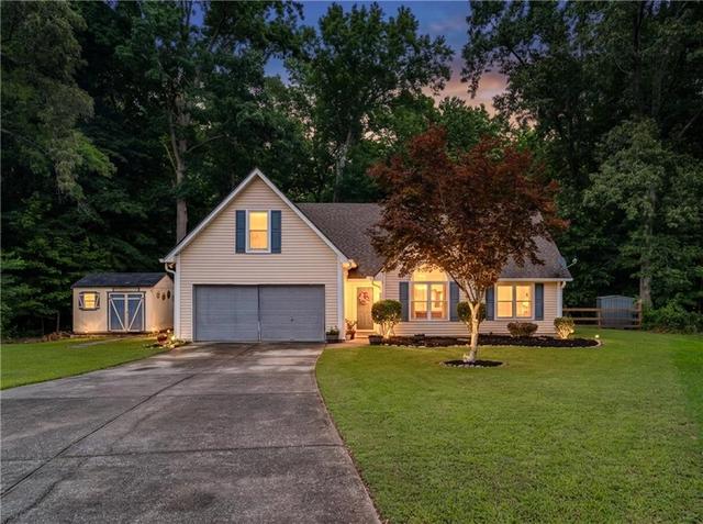 27 Otter Ln, Hoschton, GA 30548
