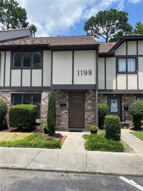 1198 Ashborough Ter #F, Marietta, GA 30067
