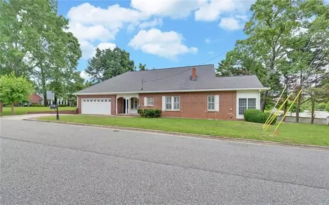 1261 Enota Ave NE, Gainesville, GA 30501