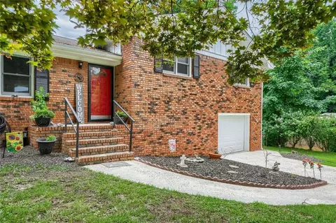 620 Ravenwood Dr, Woodstock, GA 30188