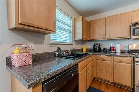 Kitchen - 11645 Kades Trl, Hampton, GA 30228 photo 4 of 4