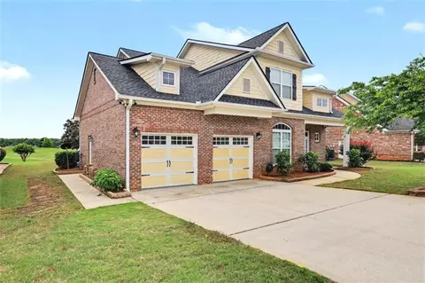 Exterior - 3126 Alhambra Cir, Hampton, GA 30228 photo 1 of 7