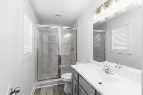Bath - 284 Doster Ave, Monroe, GA 30656 photo 2 of 4