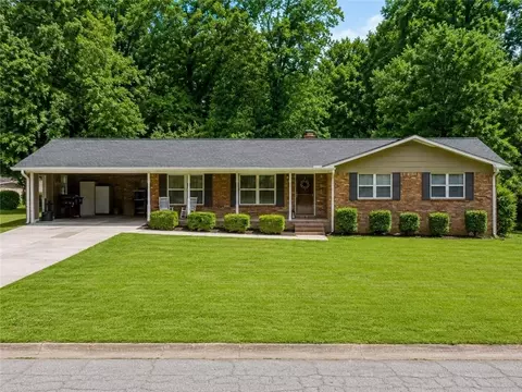 6178 Lullwater Dr, Douglasville, GA 30135
