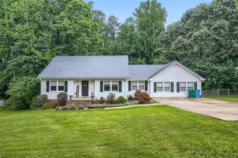 5042 Stephens Dr SW, Lilburn, GA 30047
