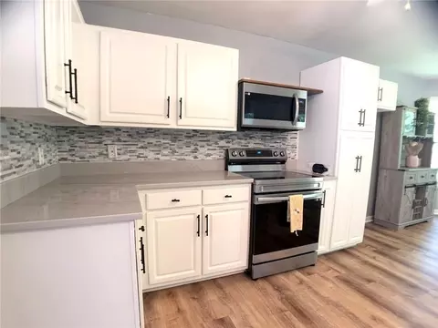 Kitchen - 402 Eileen Cir, Canton, GA 30114 photo 2 of 5