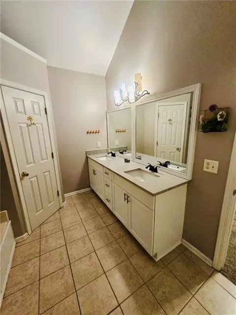 Bath - 402 Eileen Cir, Canton, GA 30114 photo 1 of 3