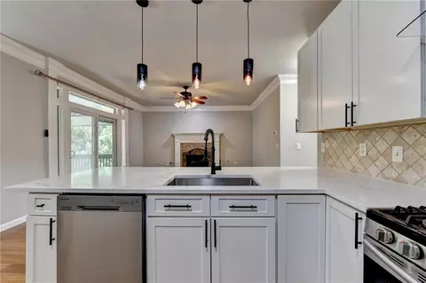 Kitchen - 365 Ruby Forest Pkwy, Suwanee, GA 30024 photo 5 of 9