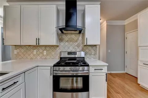 Kitchen - 365 Ruby Forest Pkwy, Suwanee, GA 30024 photo 4 of 9