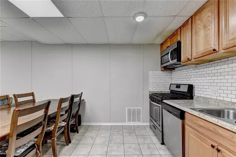 Kitchen - 365 Ruby Forest Pkwy, Suwanee, GA 30024 photo 9 of 9