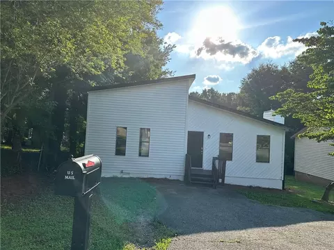 2120 Pinetree Dr, Cumming, GA 30041