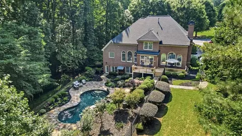 880 Colonial Ln, Milton, GA 30004