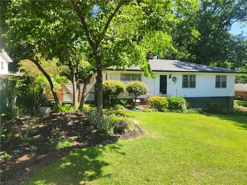 1043 Oakdale Dr SE, Smyrna, GA 30080