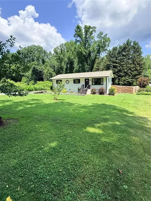 314 Spring St, Toccoa, GA 30577 photo 3