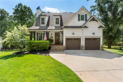 230 Mcarthur Dr, Canton, GA 30115