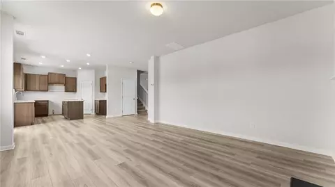 Living - 825 Oakmont Trce, Canton, GA 30114 photo 2 of 3