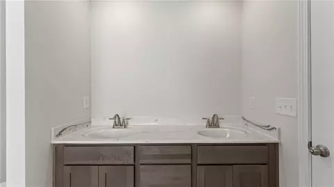 Bath - 825 Oakmont Trce, Canton, GA 30114 photo 1 of 3