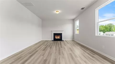 Living - 825 Oakmont Trce, Canton, GA 30114 photo 1 of 3