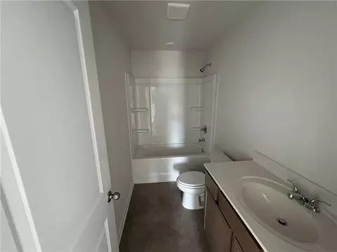 Bath - 825 Oakmont Trce, Canton, GA 30114 photo 3 of 3