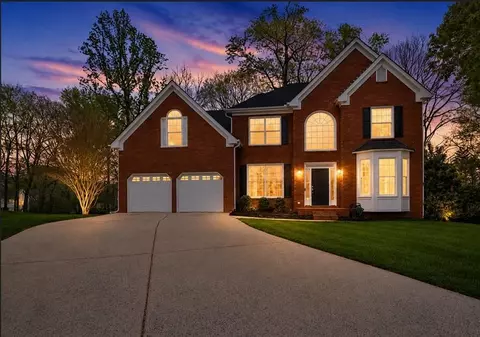 1826 Lone Oak Ct, Lawrenceville, GA 30043