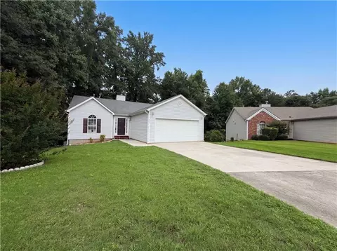 2690 Lolli Ct, Ellenwood, GA 30294
