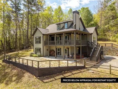 61 Overlook Rd, Blue Ridge, GA 30513