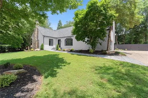4562 Columns Dr, Marietta, GA 30067