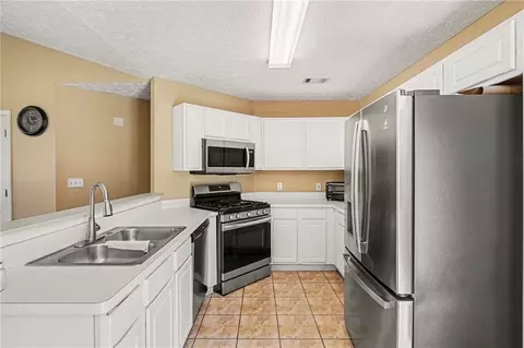 Kitchen - 1712 Graystone Dr, Hampton, GA 30228 photo 1 of 3