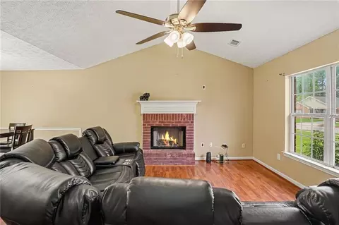Living - 1712 Graystone Dr, Hampton, GA 30228 photo 2 of 4