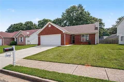 Exterior - 1712 Graystone Dr, Hampton, GA 30228 photo 2 of 4