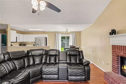 Living - 1712 Graystone Dr, Hampton, GA 30228 photo 3 of 4