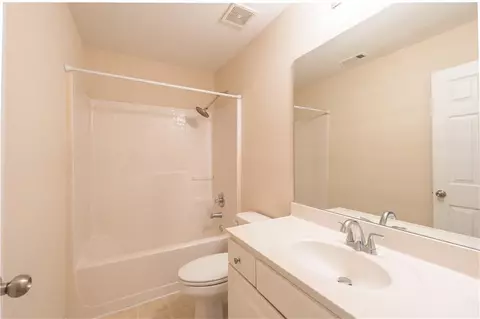 Bath - 3800 Thayer Trce, Duluth, GA 30096 photo 1 of 2