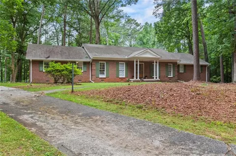 2373 Oxbow Cir, Stone Mountain, GA 30087