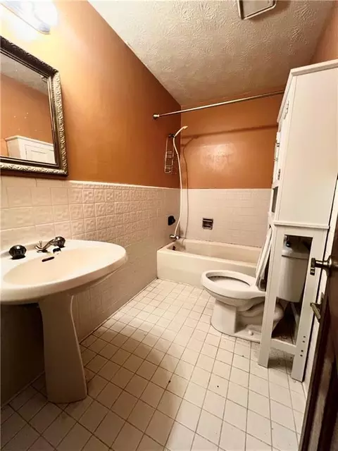 Bath - 760 Pine Needle Rd, Hampton, GA 30228 photo 4 of 4