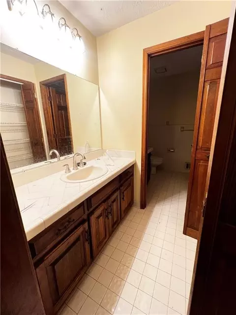 Bath - 760 Pine Needle Rd, Hampton, GA 30228 photo 2 of 4