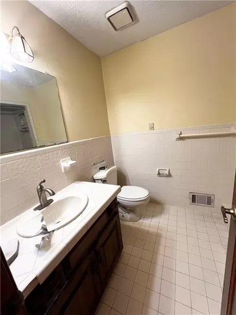 Bath - 760 Pine Needle Rd, Hampton, GA 30228 photo 3 of 4
