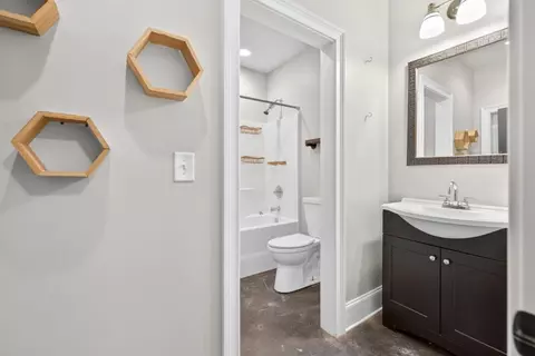 Bath - 140 Harmony Grove Ln, Jefferson, GA 30549 photo 5 of 6