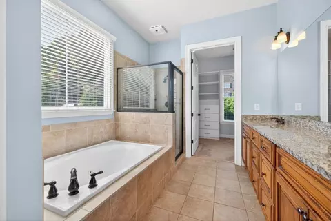 Bath - 140 Harmony Grove Ln, Jefferson, GA 30549 photo 3 of 6