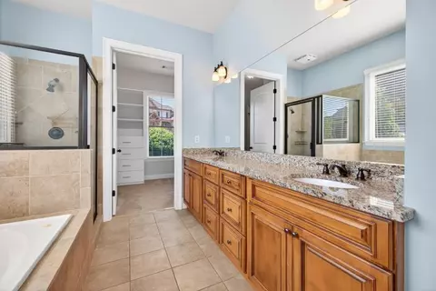 Bath - 140 Harmony Grove Ln, Jefferson, GA 30549 photo 4 of 6