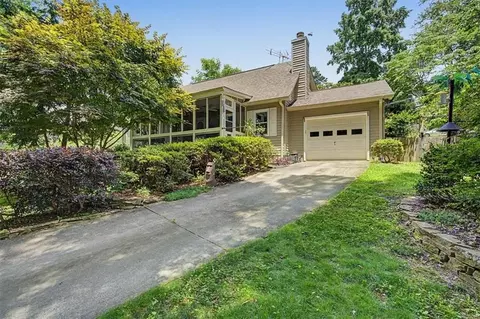 5010 Mercedes Dr, Cumming, GA 30041