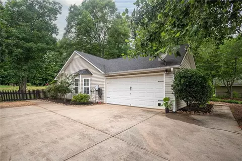Exterior - 605 Freeman Dr, Covington, GA 30016 photo 4 of 10