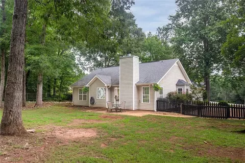 Exterior - 605 Freeman Dr, Covington, GA 30016 photo 5 of 10