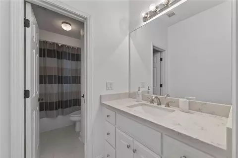 Bath - 1645 Eversedge Dr, Alpharetta, GA 30009 photo 3 of 11