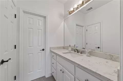 Bath - 1645 Eversedge Dr, Alpharetta, GA 30009 photo 4 of 11