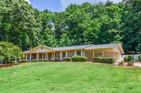 1512 Robinhood Trl, Gainesville, GA 30501
