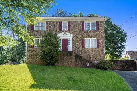 2260 Deer Oaks Trl, Lawrenceville, GA 30044